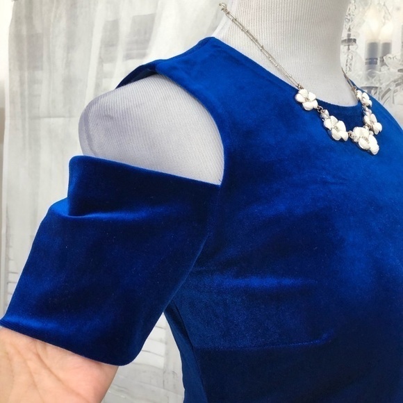 Calvin Klein Size 4 Blue Velvet Short Sleeve Cold-Shoulder Dress Fitted Sheath - Picture 7 of 10
